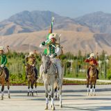 AT ÝIGIDIŇ MYRADYDYR