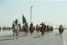 AT ÝIGIDIŇ MYRADYDYR