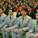 Bagtyýar türkmen ýaşlaryna döwlet sylaglary gowşuryldy