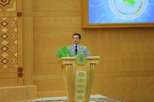 Bagtyýar türkmen ýaşlaryna döwlet sylaglary gowşuryldy