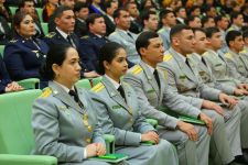 Bagtyýar türkmen ýaşlaryna döwlet sylaglary gowşuryldy