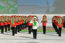 HARBY GULLUKÇYLARYŇ BAÝRAMÇYLYK SOWGATLARY