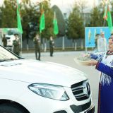 Hormatly Prezidentimiziň adyndan harby we hukuk goraýjy edaralara döwrebap awtoulaglar sowgat berildi