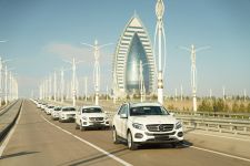 Hormatly Prezidentimiziň adyndan harby we hukuk goraýjy edaralara döwrebap awtoulaglar sowgat berildi