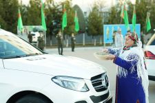 Hormatly Prezidentimiziň adyndan harby we hukuk goraýjy edaralara döwrebap awtoulaglar sowgat berildi