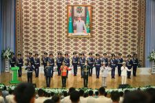 Mertler Watany beýgeldýär