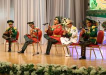 Mertler Watany beýgeldýär