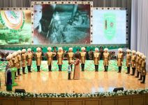 Mertler Watany beýgeldýär