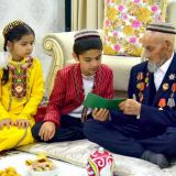 Olar bagtly geljek üçin göreşdiler