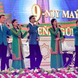 Olar bagtly geljek üçin göreşdiler