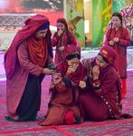 Olar bagtly geljek üçin göreşdiler