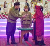 Olar bagtly geljek üçin göreşdiler