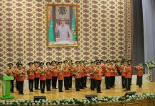 Rowana ak ýollar garaşýar bize