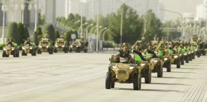 Türkmenistanyň mukaddes Garaşsyzlygynyň şanly 29 ýyllygy mynasybetli dabaraly harby ýöriş geçirildi