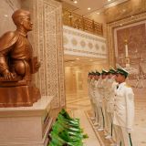 Watanyň wepaly ogly Berdimuhamet Annaýewiň heýkeline gül goýmak çäresi geçirildi