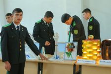 Ýaş watançylaryň mekdep taslamalarynyň ilkinji sergisi