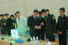 Ýaş watançylaryň mekdep taslamalarynyň ilkinji sergisi