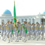 Yhlasly zenan harby gullukçylarymyz dabaraly harby ýörişde