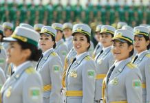 Yhlasly zenan harby gullukçylarymyz dabaraly harby ýörişde