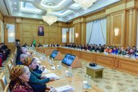 Ynsanperwer ýörelgeleri dabaralandyryp