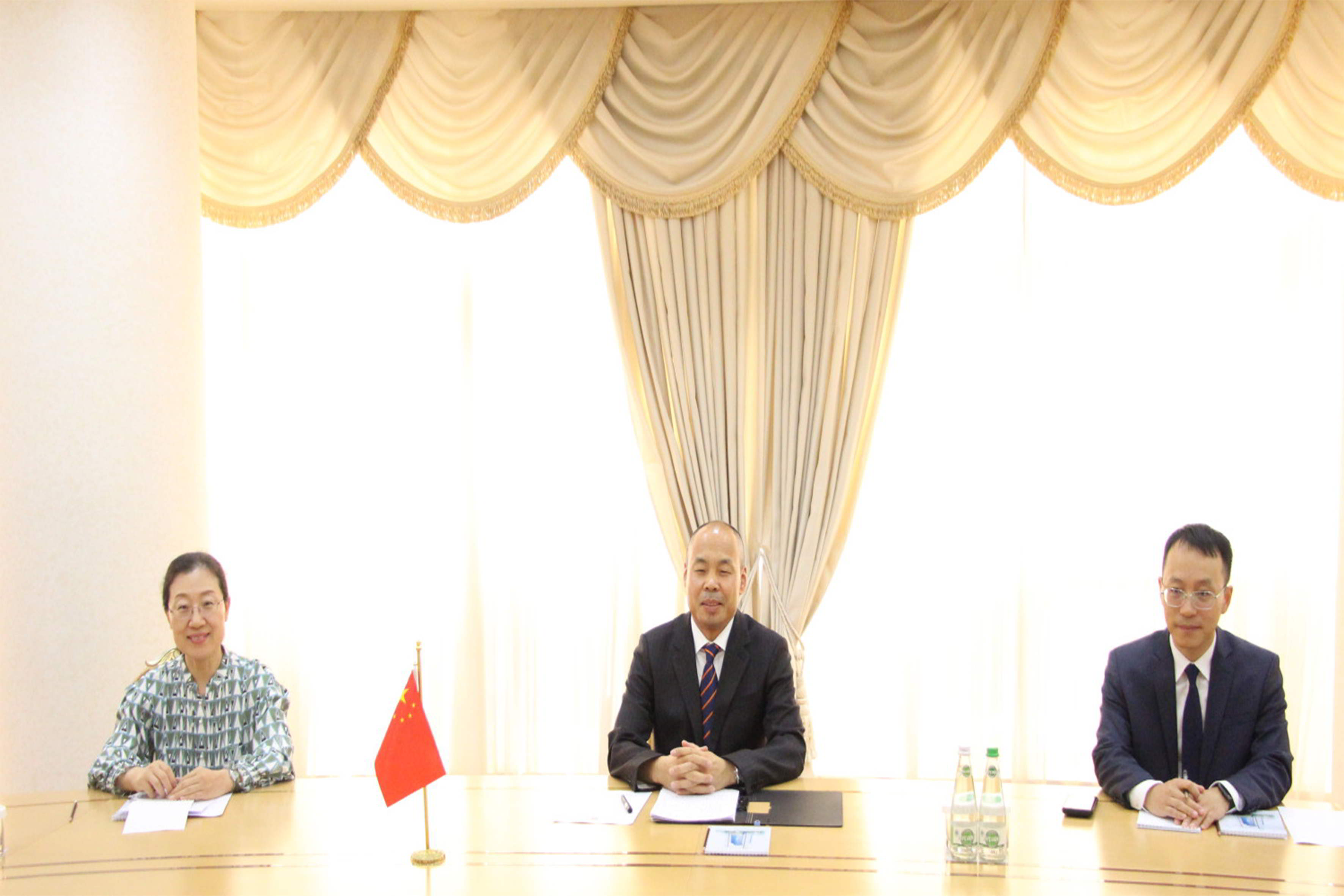 Aşgabatda Hytaýyň täze ilçisi işe başlady