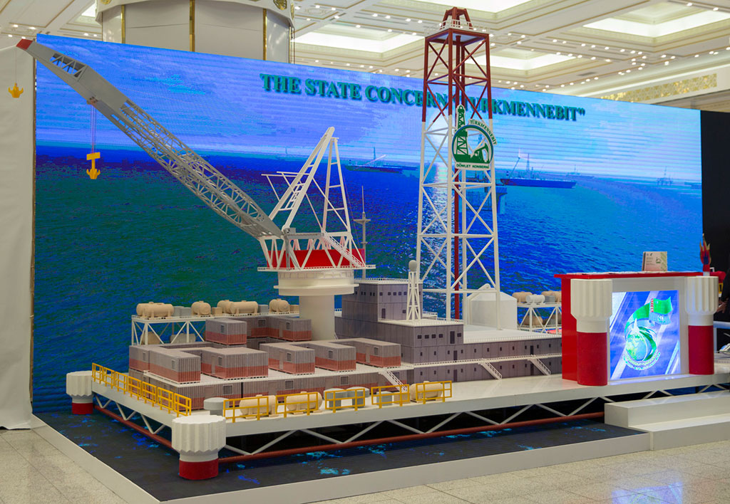 Aşgabatda Türkmenistanyň hemişelik Bitaraplygynyň şanly 25 ýyllygy mynasybetli Halkara sergisi açyldy