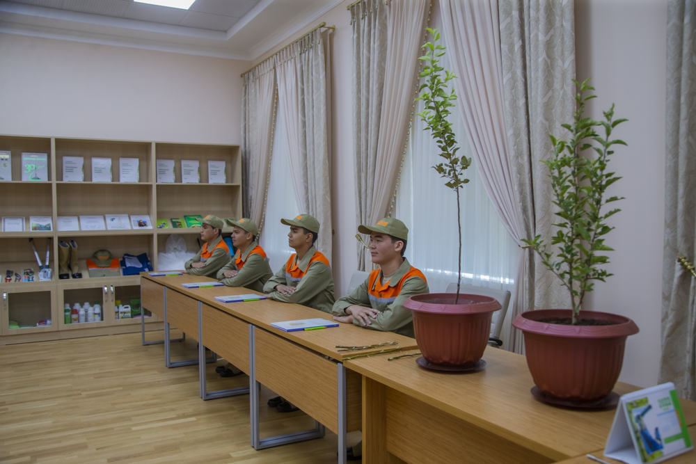 BILIMLI HÜNÄRMENLER – ÝAGTY GELJEGIŇ KEPILI