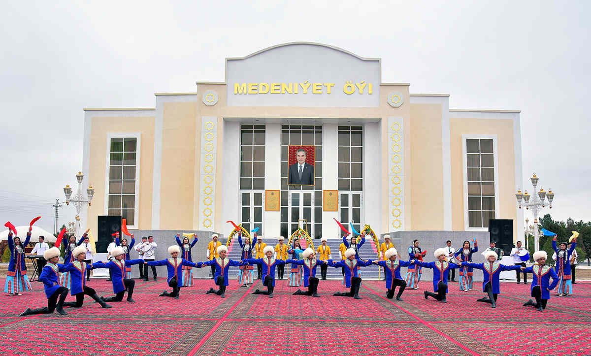 Diýarymyzyň iň gowy etrabyna Türkmenistanyň Prezidentiniň baýragy gowşuryldy