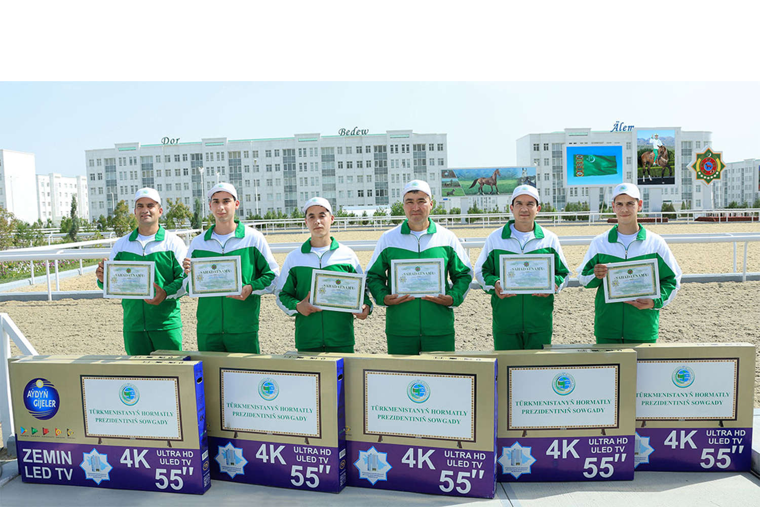 Döredijilik bäsleşiginiň ýeňijileri sylaglanyldy