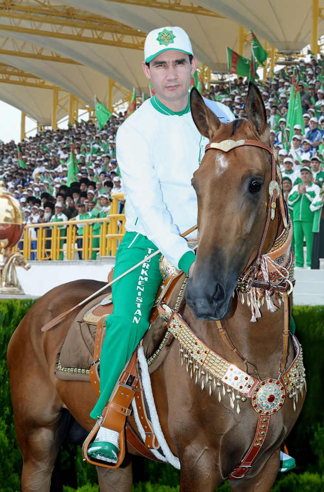 Döwlet Baştutanymyz Serdar Berdimuhamedow Türkmenistanyň Prezidentiniň Ahalteke atçylyk toplumyndaky dabaralara gatnaşdy