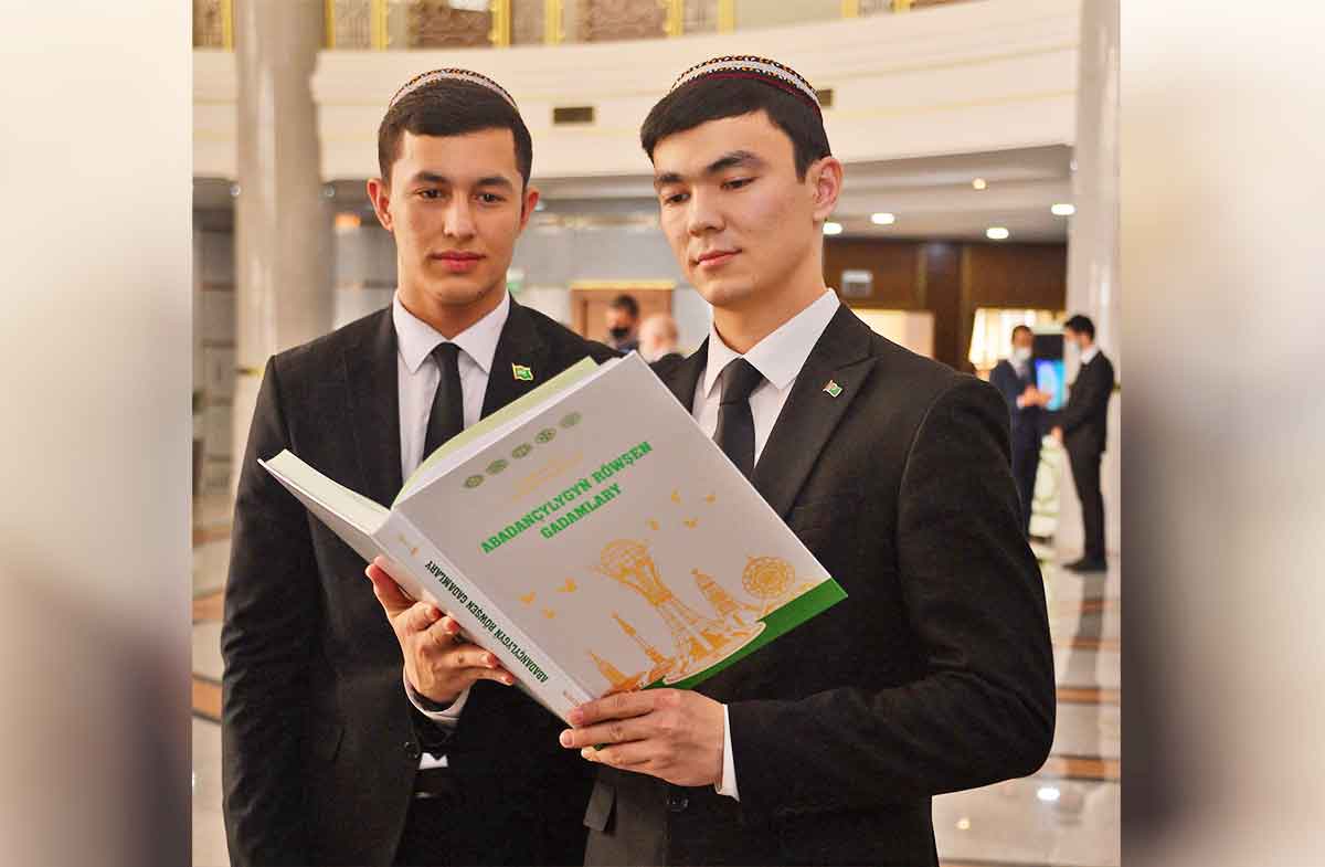 Döwlet Baştutanymyzyň «Abadançylygyň röwşen gadamlary» atly täze kitabynyň tanyşdyrylyş dabarasy