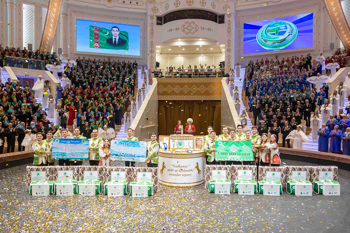 «Galkynyş» milli at üstündäki oýunlar toparynyň ajaýyp ýeňşi