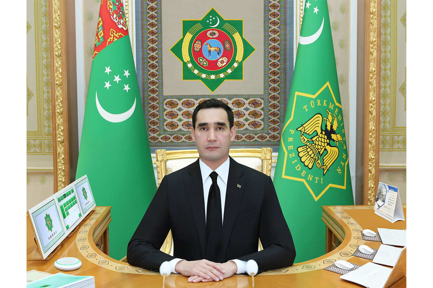 Garaşsyz, hemişelik Bitarap Türkmenistanyň harby we hukuk goraýjy edaralarynyň harby gullukçylaryna hem-de işgärlerine