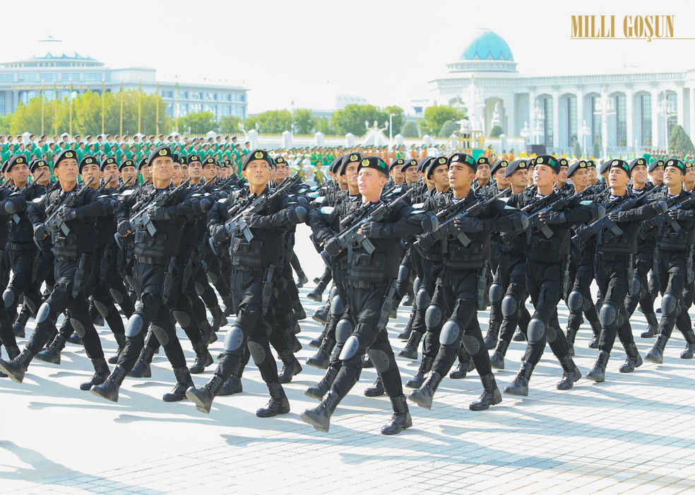 Garaşsyzlyk baýramy mynasybetli geçirilen dabaraly harby ýöriş