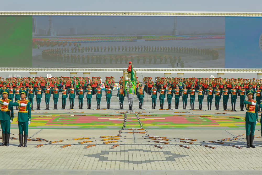 HARBY GULLUKÇYLARYŇ BAÝRAMÇYLYK SOWGATLARY