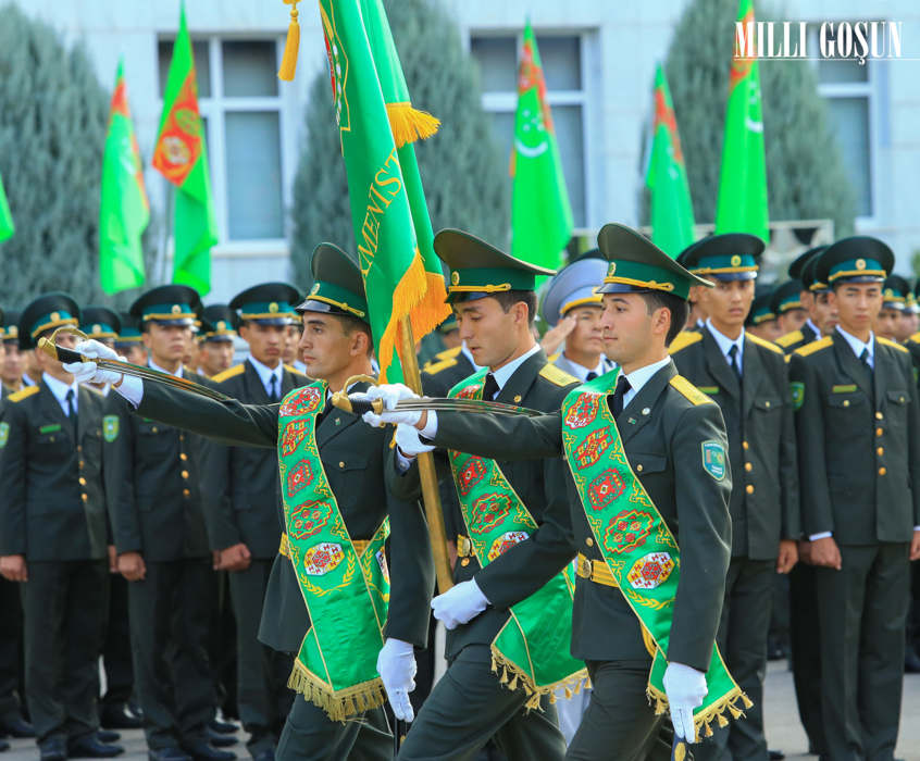 Harby talyplygyň bosagasynda