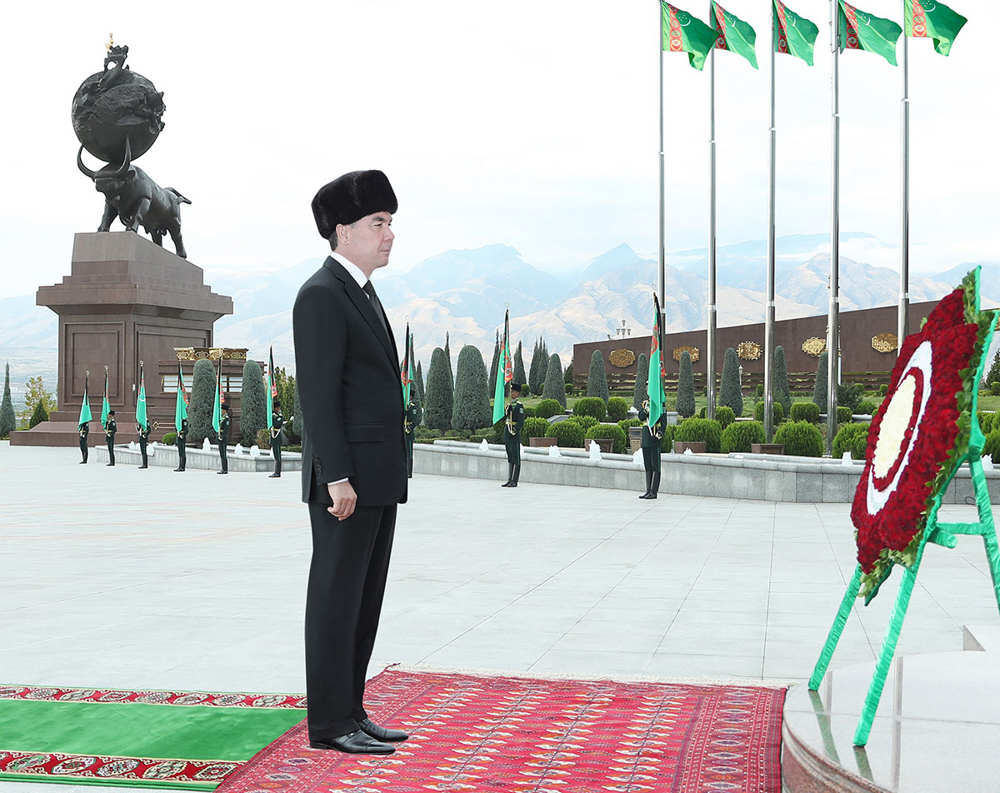 Hormatly Prezidentimiz Gurbanguly Berdimuhamedow Hatyra güni mynasybetli çärelere gatnaşdy