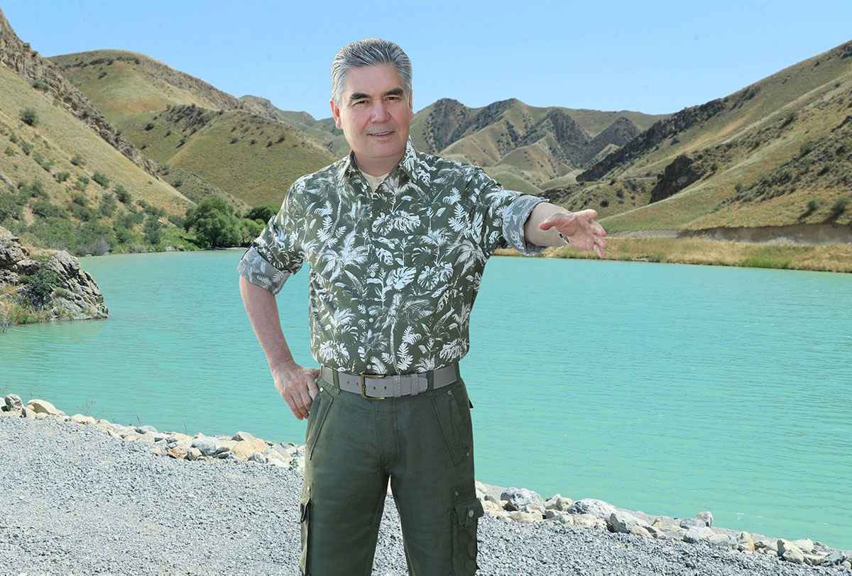 Hormatly Prezidentimiz Gurbanguly Berdimuhamedow täze desgalaryň birnäçesiniň taslamalary we ýerleşjek ýeri bilen tanyşdy