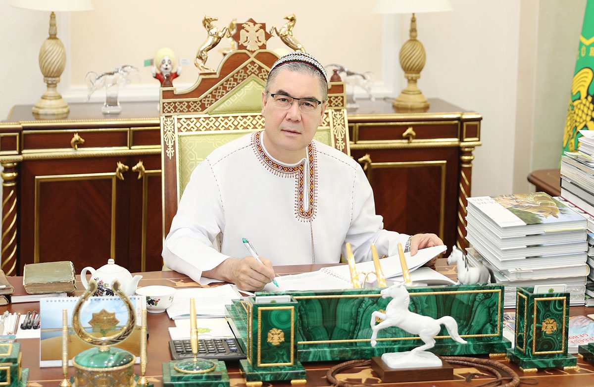 Hormatly Prezidentimiz Gurbanguly Berdimuhamedow täze kitabyny ýazyp tamamlady
