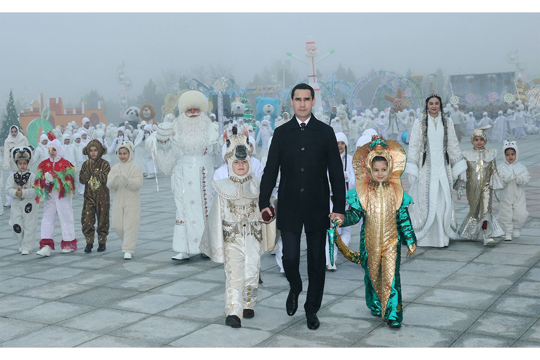 Hormatly Prezidentimiz Serdar Berdimuhamedow Täze ýyl dabaralaryna gatnaşdy