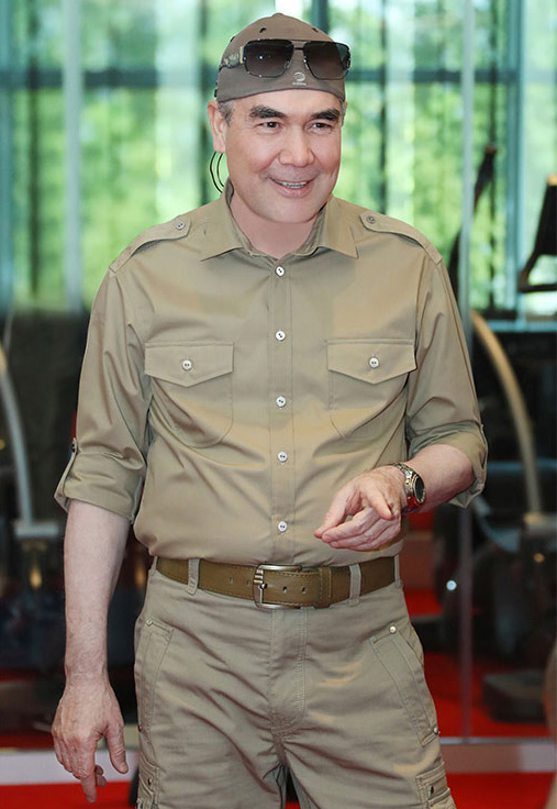 Hormatly Prezidentimiz ýurdumyzyň Ýaragly Güýçleriniň ygtyýaryna gelip gowşan täze harby enjamlary synagdan geçirdi