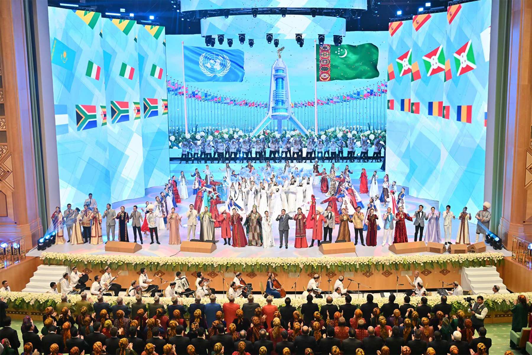 Medeniýet we sungat ussatlarynyň baýramçylyk konserti