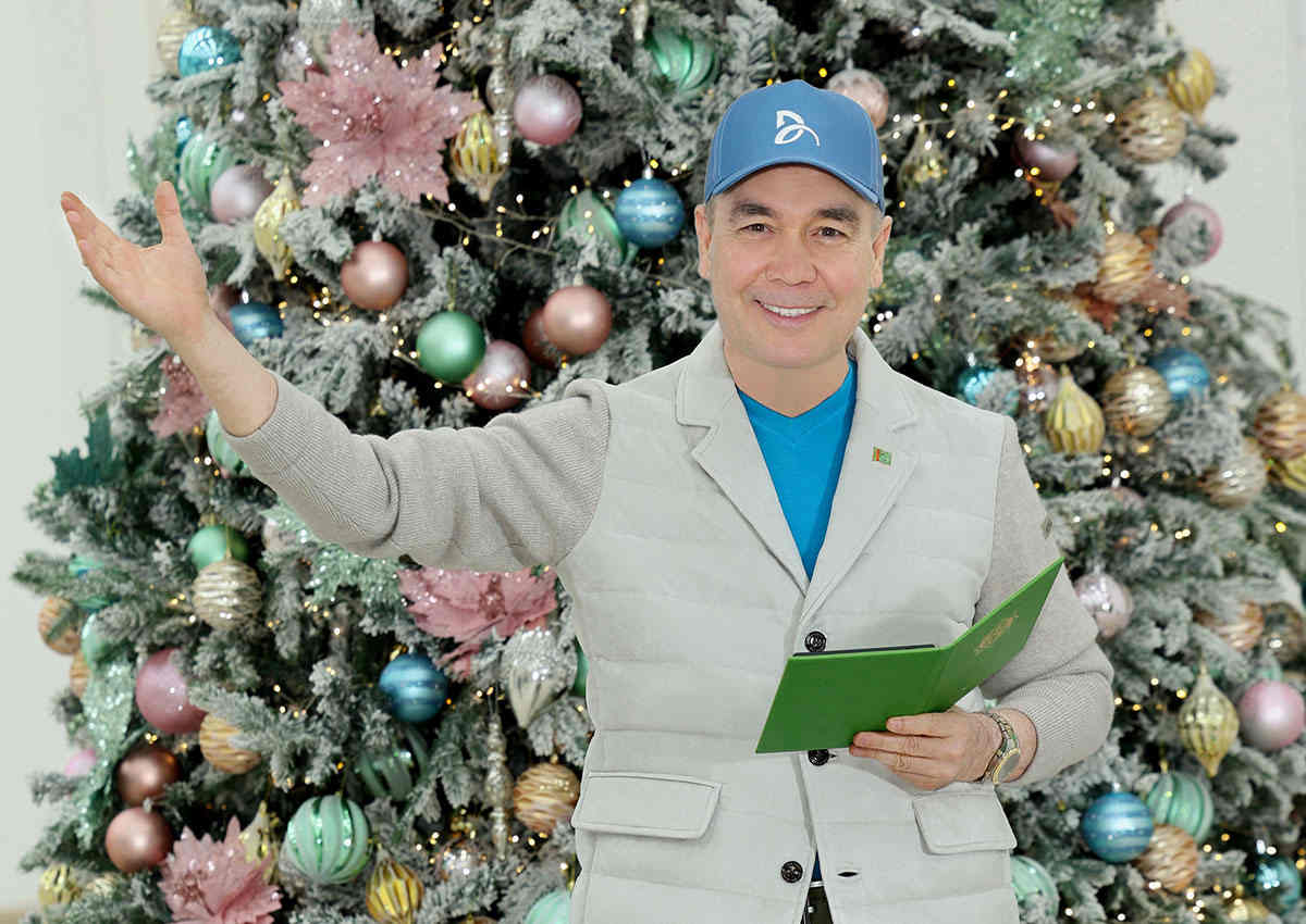 Milli Geňeşiň Halk Maslahatynyň Başlygy Arkadag şäheriniň gurluşygynyň ikinji tapgyryna ak pata berdi