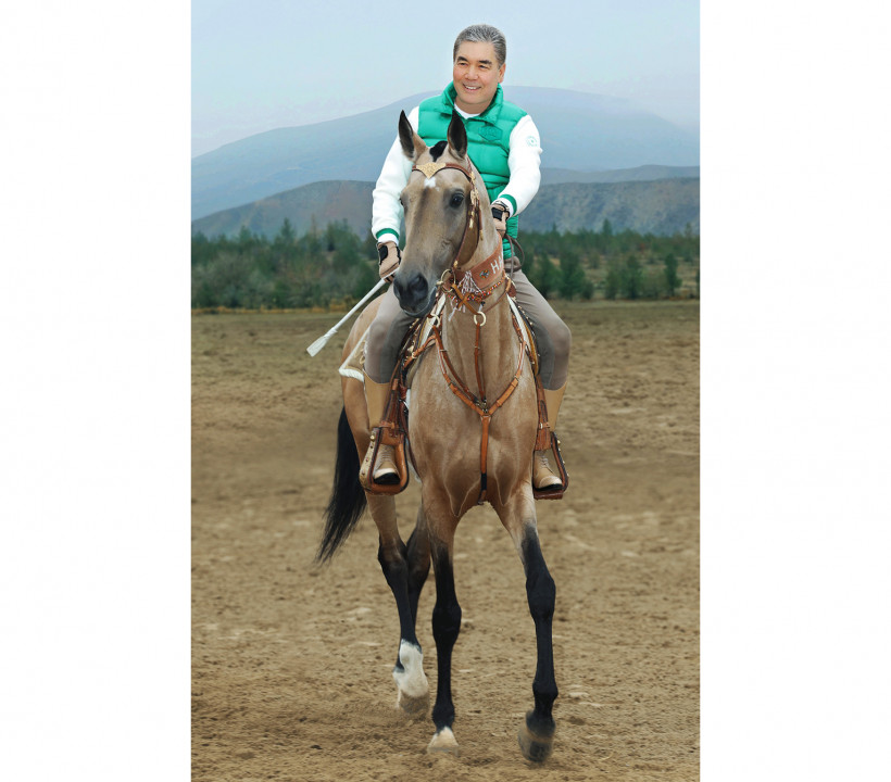 Milli Liderimiz Arkadag şäheriniň täze Athana toplumyna bardy