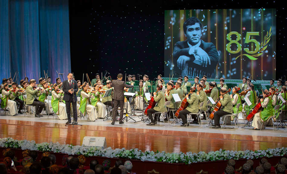 «Ömre öwrülen mukam»