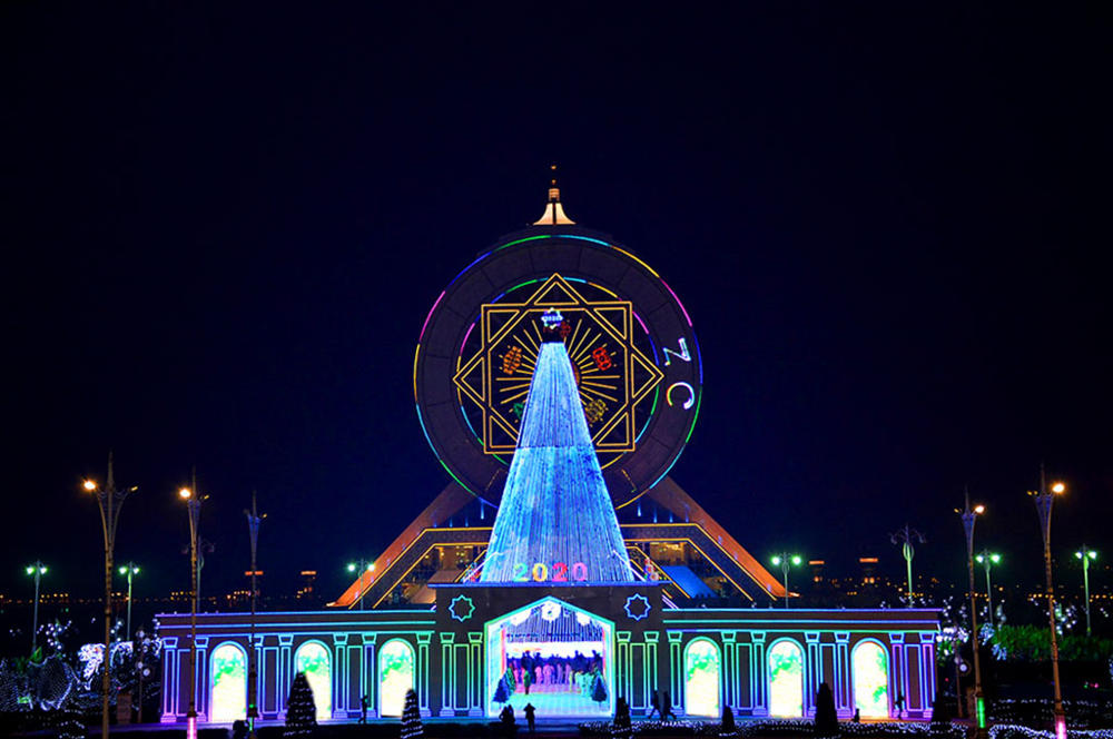 Paýtagtymyzda ýurdumyzyň Baş arçasynyň yşyklaryny ýakmak dabarasy boldy