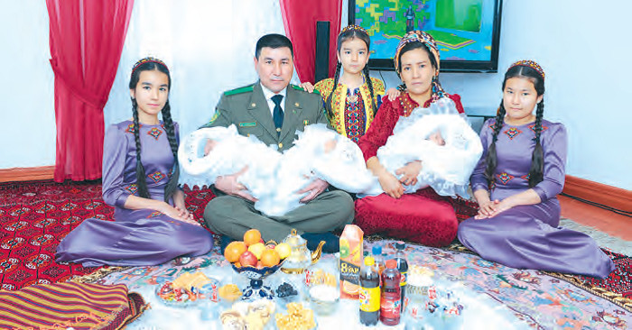 Rowaçlygyň nury düşüp, her öýe, her ojaga, goşa-goşa perzent dolýar, mähir doly gujaga!