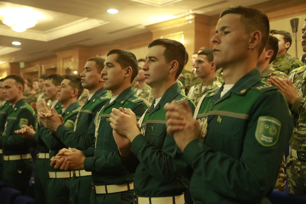 Söweşjeň we jemgyýetçilik-ynsanperwerlik taýýarlygynda tapawutlanan çagyryş boýunça harby gullukçylar sylaglanar