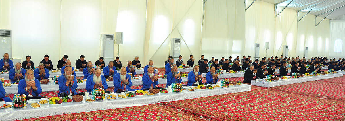 Täze metjidiň guruljak ýeriniň kesgitlenilmegi mynasybetli sadaka berildi