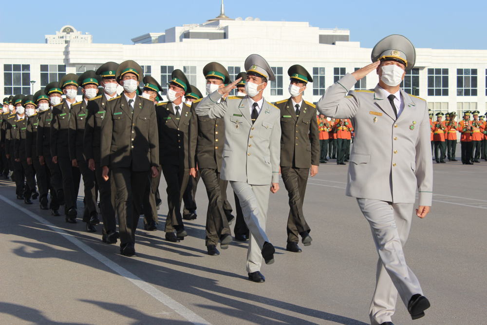 Täze möwsüm – täze gadamlar